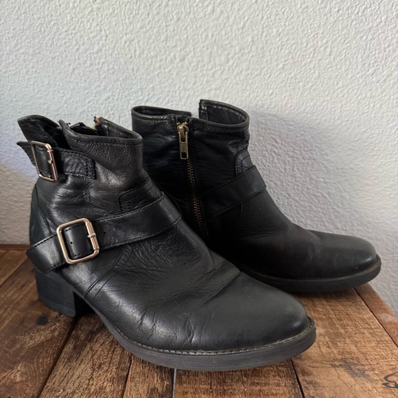 Steve Madden Tiarraa Black Leather Moto Ankle Boots 8.5 Edgy Grunge Streetwear - Picture 3 of 12